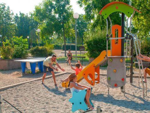 Anne Marie Vous Accueilles Dans Son Logement Familiale Pour 6 Personnes 3 Chambres Confortable Proche D Europa Park A Boofzheim Dans Camping 3 Etoiles المظهر الخارجي الصورة